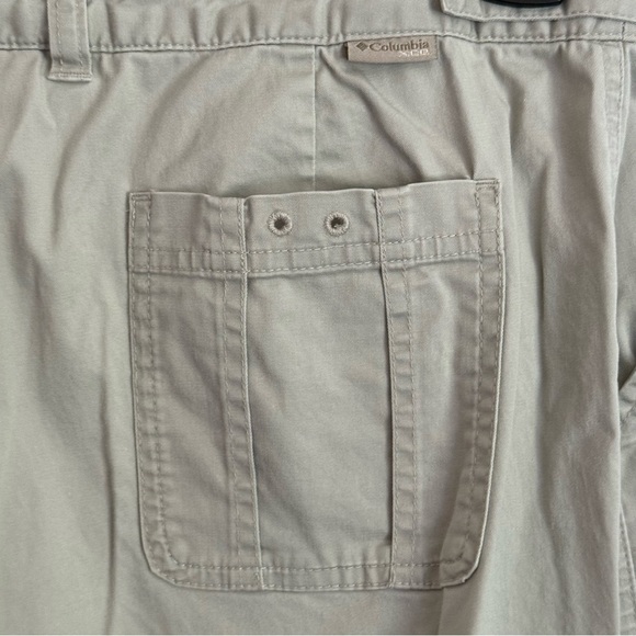 Columbia Light Tan Cargo Pants roll up snaps cropped size 10 women’s - Picture 10 of 11
